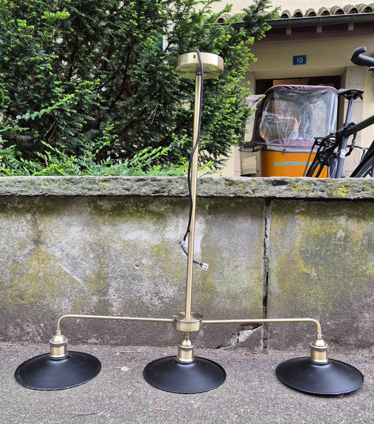 Kronleuchter & Deckenlampen: Hängelampe Gold-Metall Schwarz – Gebraucht aus Basel von plantmed 1