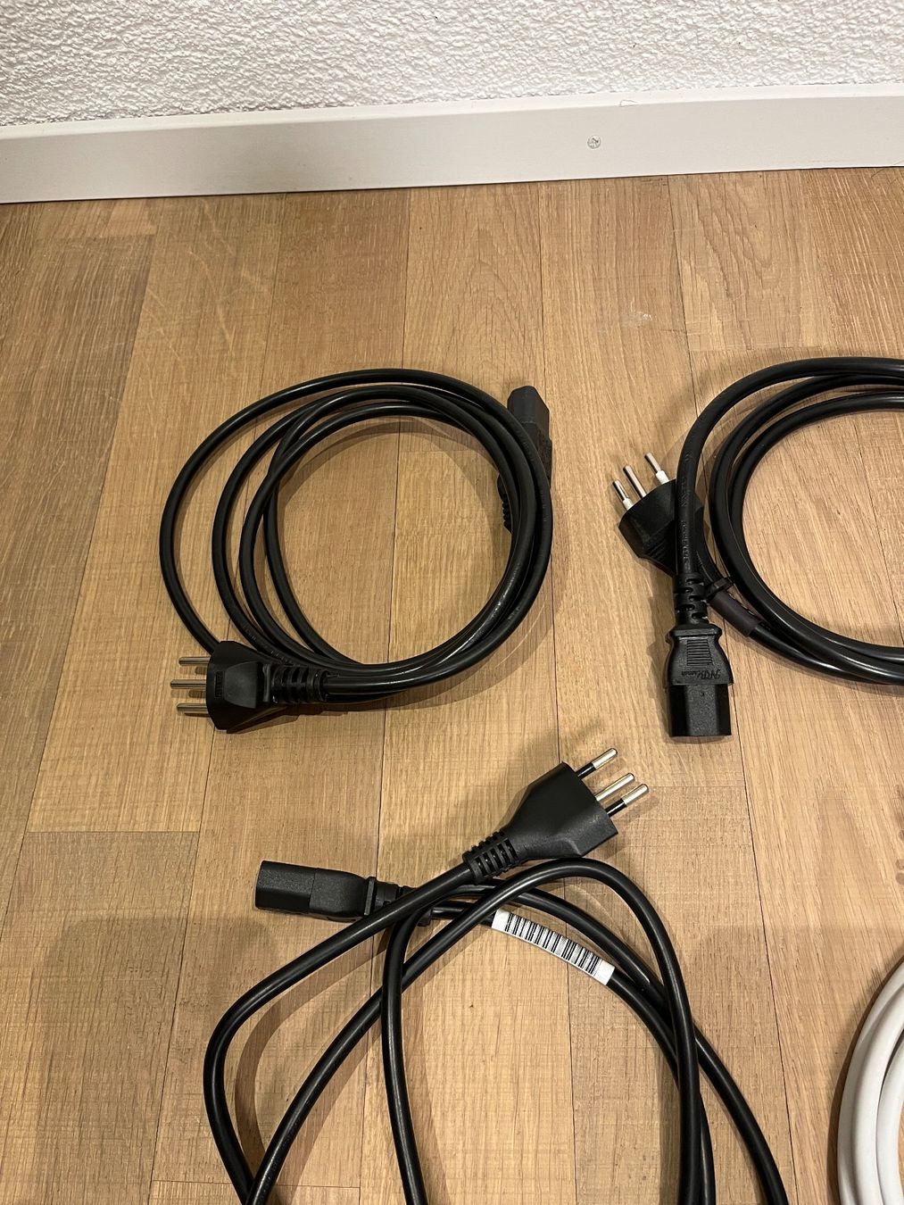 Cavi: Verschiedene Kaltgerätekabel – Usato da St. Ursen venduto da Stepz 1