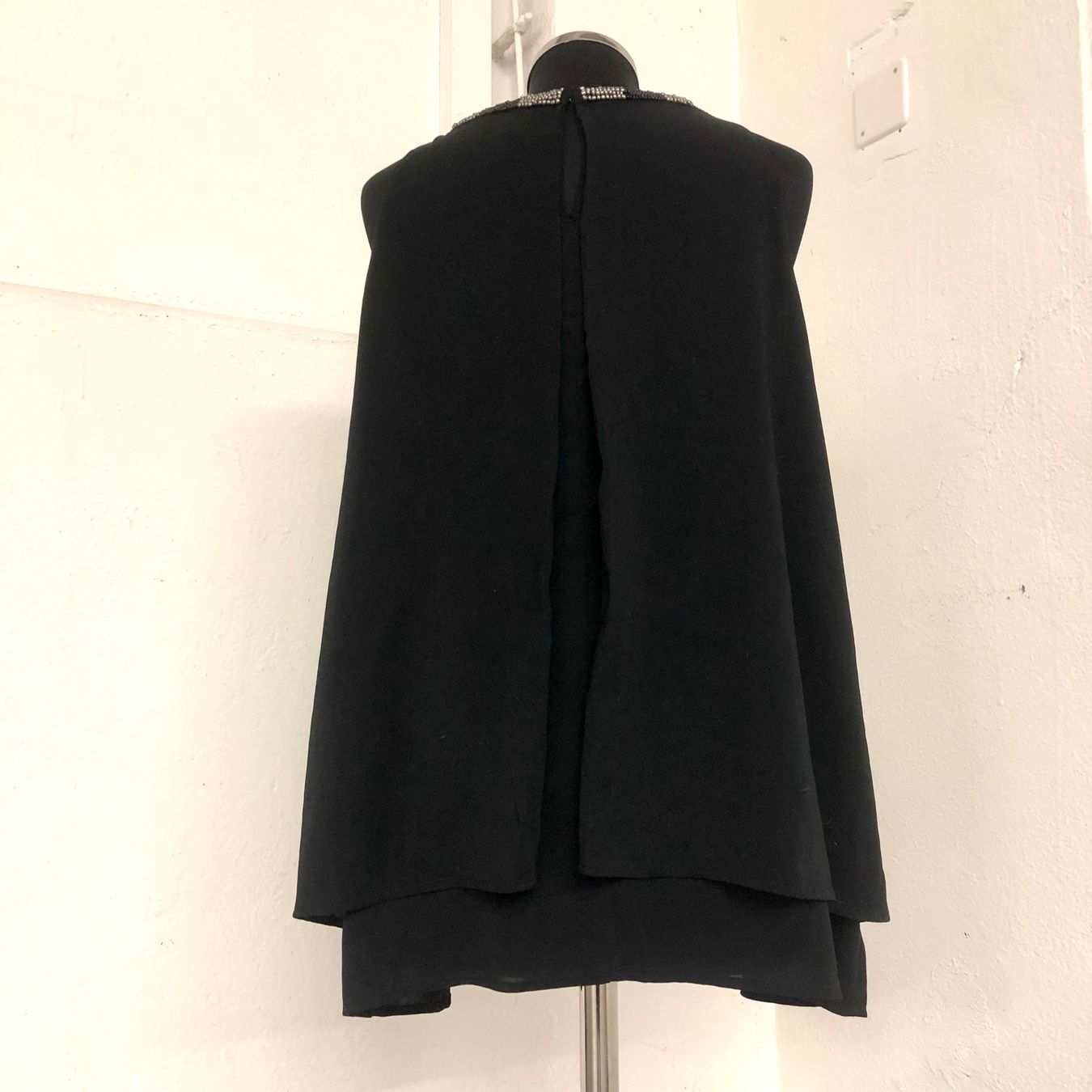 Esprit Tops: Esprit Oberteil schwarz Grösse 42 mit Perlenkragen – Gebraucht aus Brienz BE von Kokolea84 2