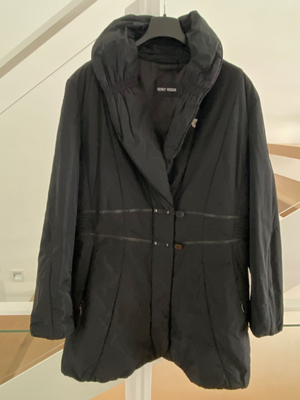 Gerry Weber Vestes: Gerry Weber Winterjacke schwarz Gr.L – D'occasion à Schwarzenburg par Aha016