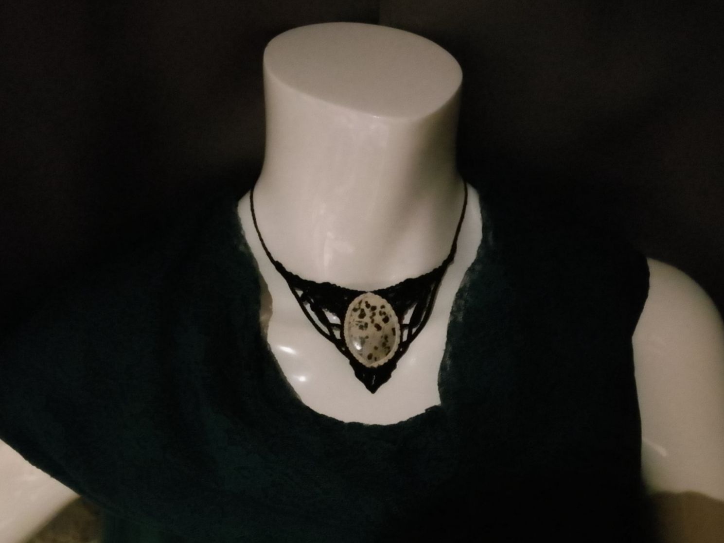 Ketten: Makramee Kette / Collier mit Dalmatinerjaspis – Neu (gemäss Beschreibung) aus Pfäffikon ZH von Emporos_42 2