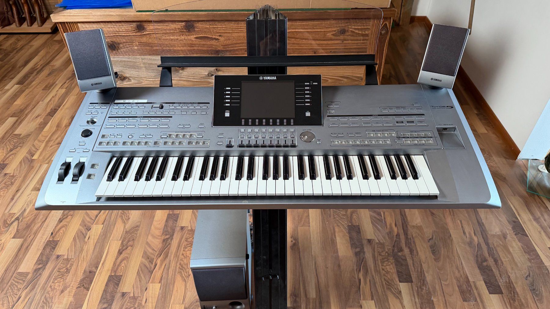Yamaha Strumenti musicali: Yamaha Tyros 5 inklusive Boxen und Ständer – Usato da Baar venduto da GerdW 1