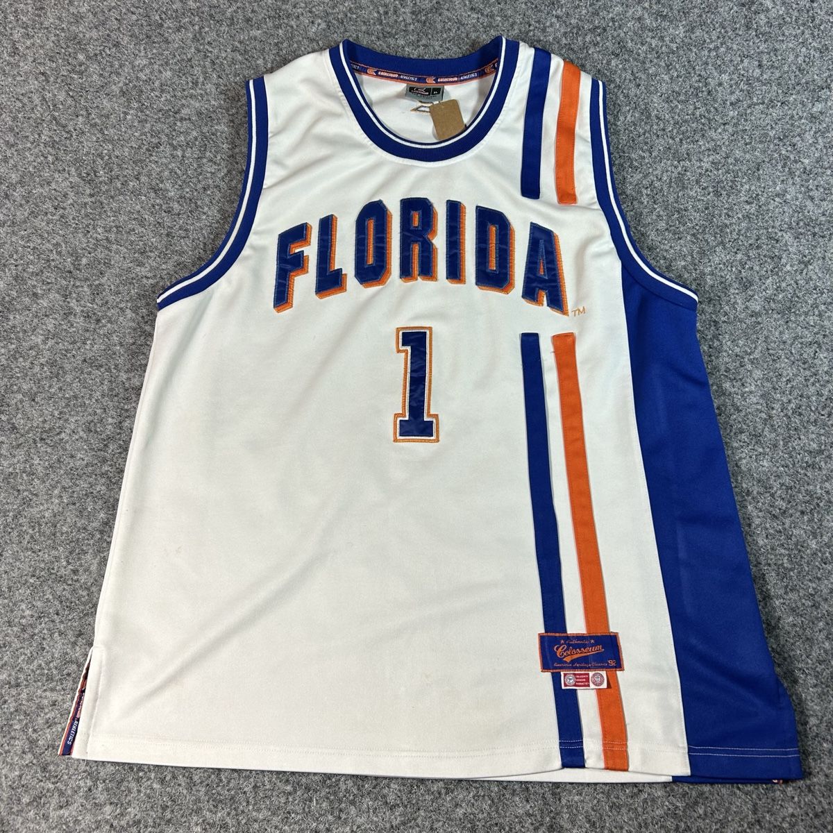 Kleiderpakete: Lots de 4x basketball shirt – Gebraucht aus La Sagne NE von Matlasape 1