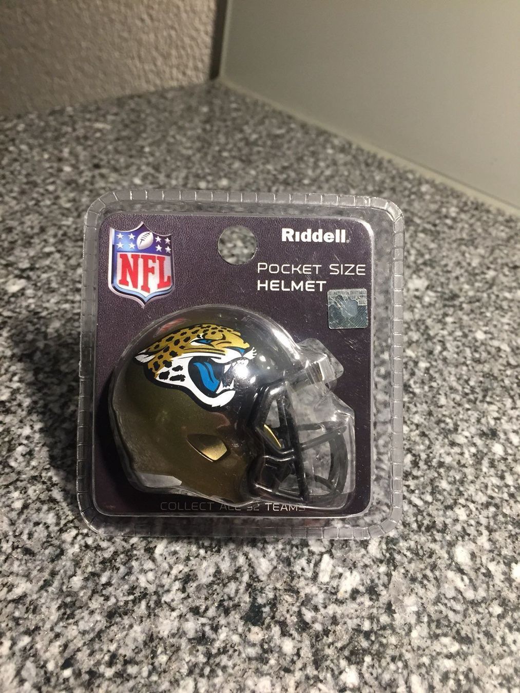 NFL Antike Kleidung: Jacksonville Jaguars Pocket Size Helmet – Neu und originalverpackt aus Muttenz von US_Sport_Schweiz