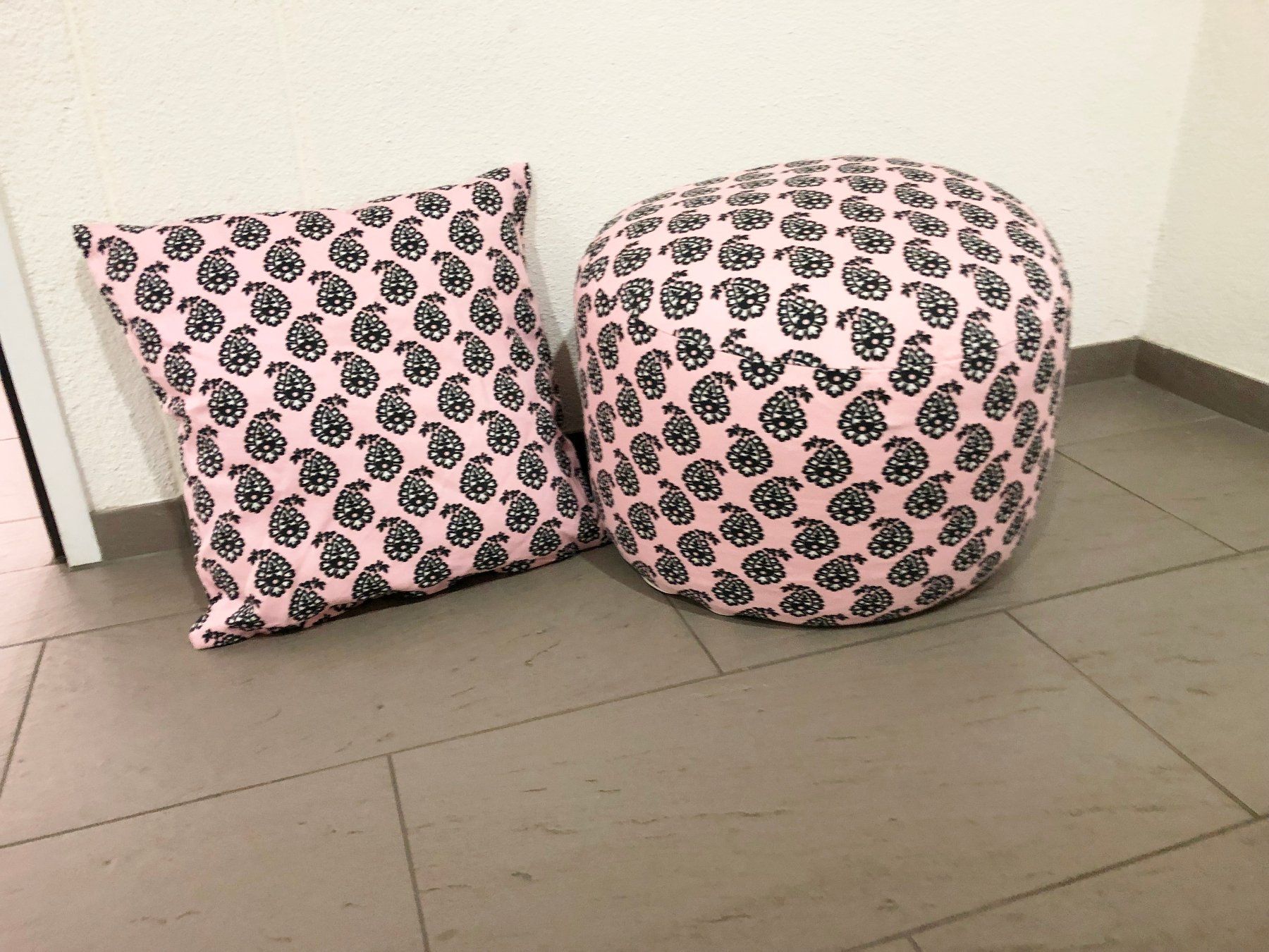 Tabourets: Sitzhocker mit Dekokissen zusammen neu – Neuf (Voir description) à Glattbrugg par Ariel012 6