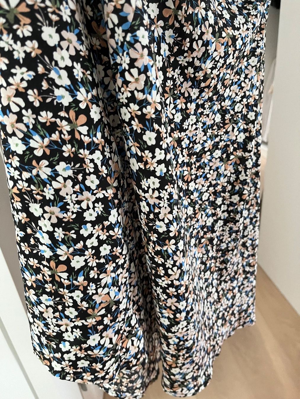 Kleider: Wickelkleid mit Blumenmuster, lang – Gebraucht aus Uitikon Waldegg von YRH 1