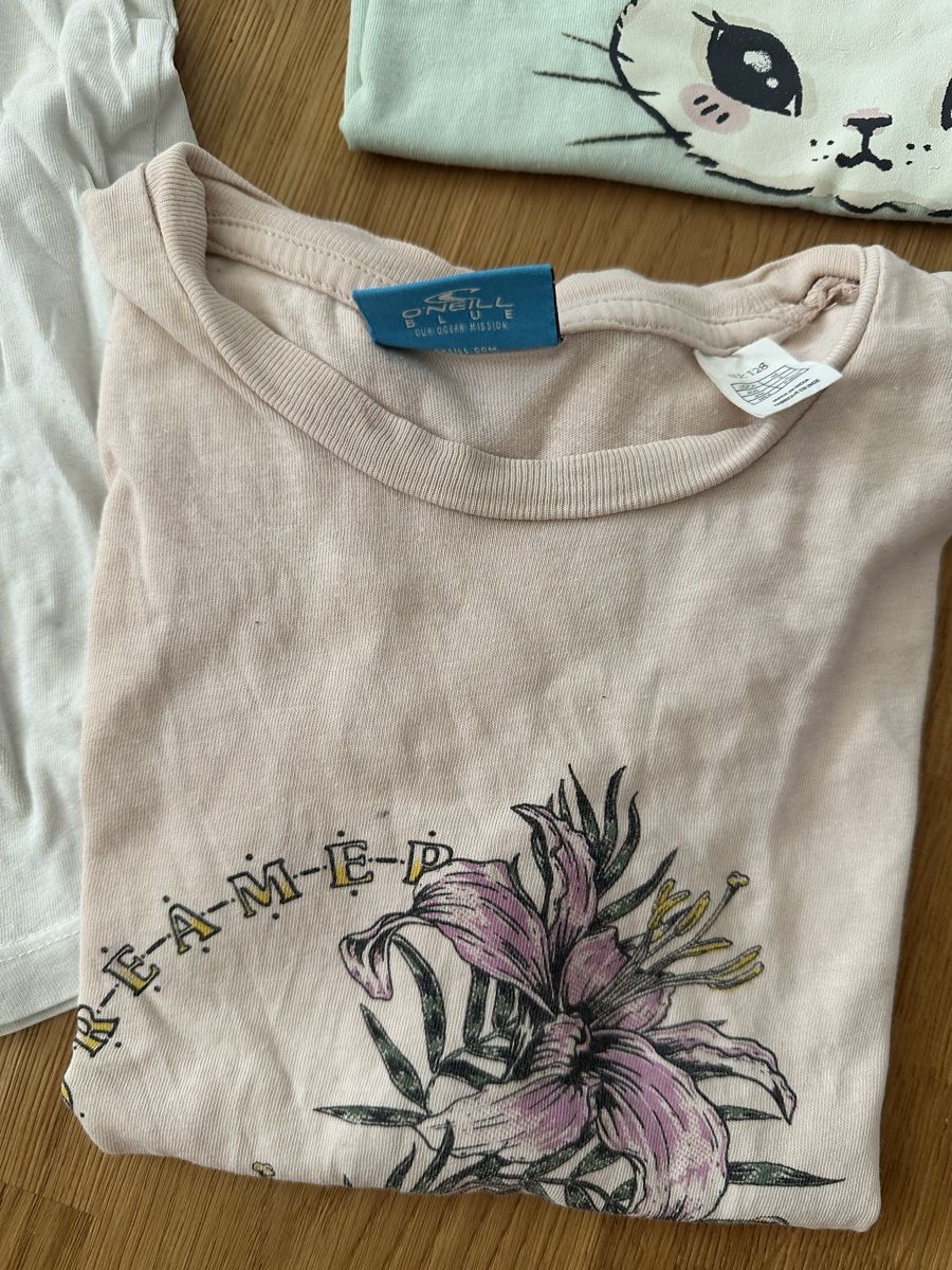 Lotti & Set di vestiti: T-shirt Packet 122-128 – Usato da Hochdorf venduto da lefaho 1