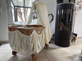 Wunderschöner alter Stubenwagen