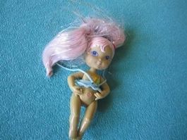Puppe klein, rosarote Haare