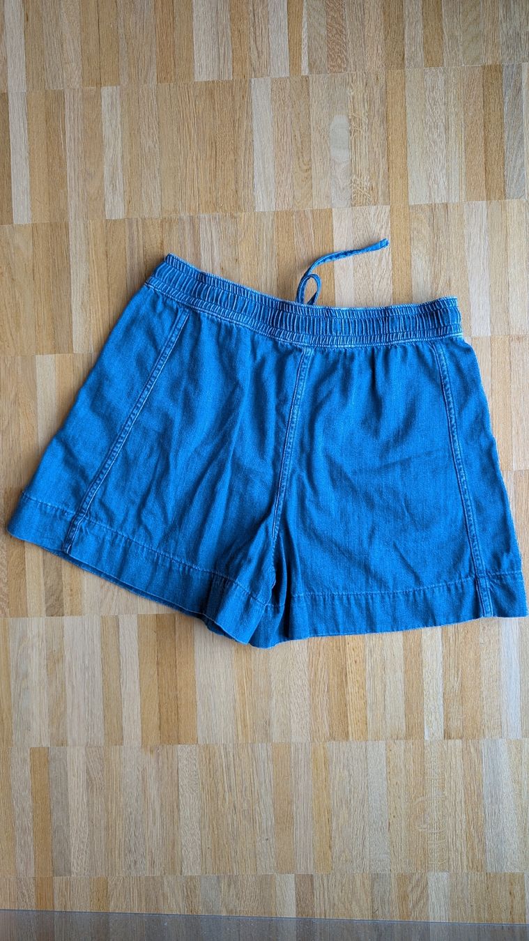 Cos Jeans: Shorts COS – Nuovo (secondo la descrizione) da Meyrin venduto da jes_yr5m 1
