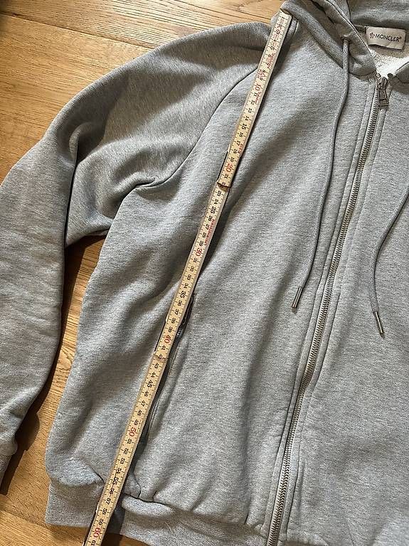 Giacche: Sweatjacke - Kapuzenjacke Grau – Usato da Veltheim AG venduto da timon19 3