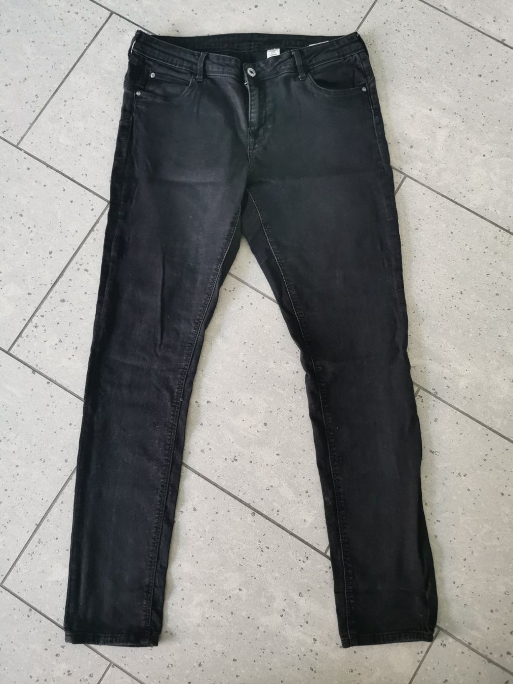 H&M Jeans: Schwarze Jeans, Gr 32/32,H&M – Nuovo (secondo la descrizione) da Malters venduto da Wahni81