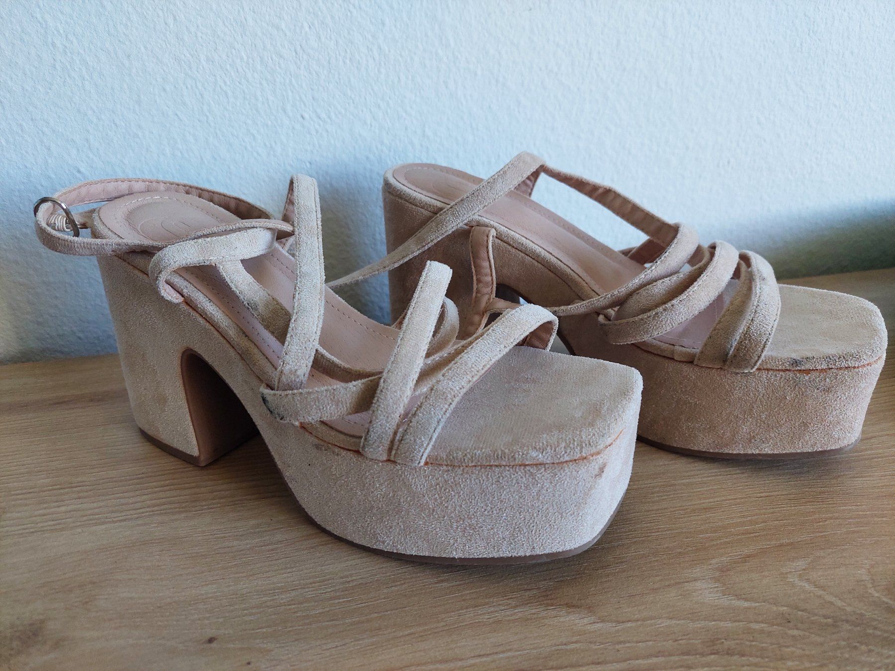 Scarpe da donna: HELLBEIGE/ROSA SANDALEN GR. 38 – Usato da Münchenstein venduto da Strupfi 1