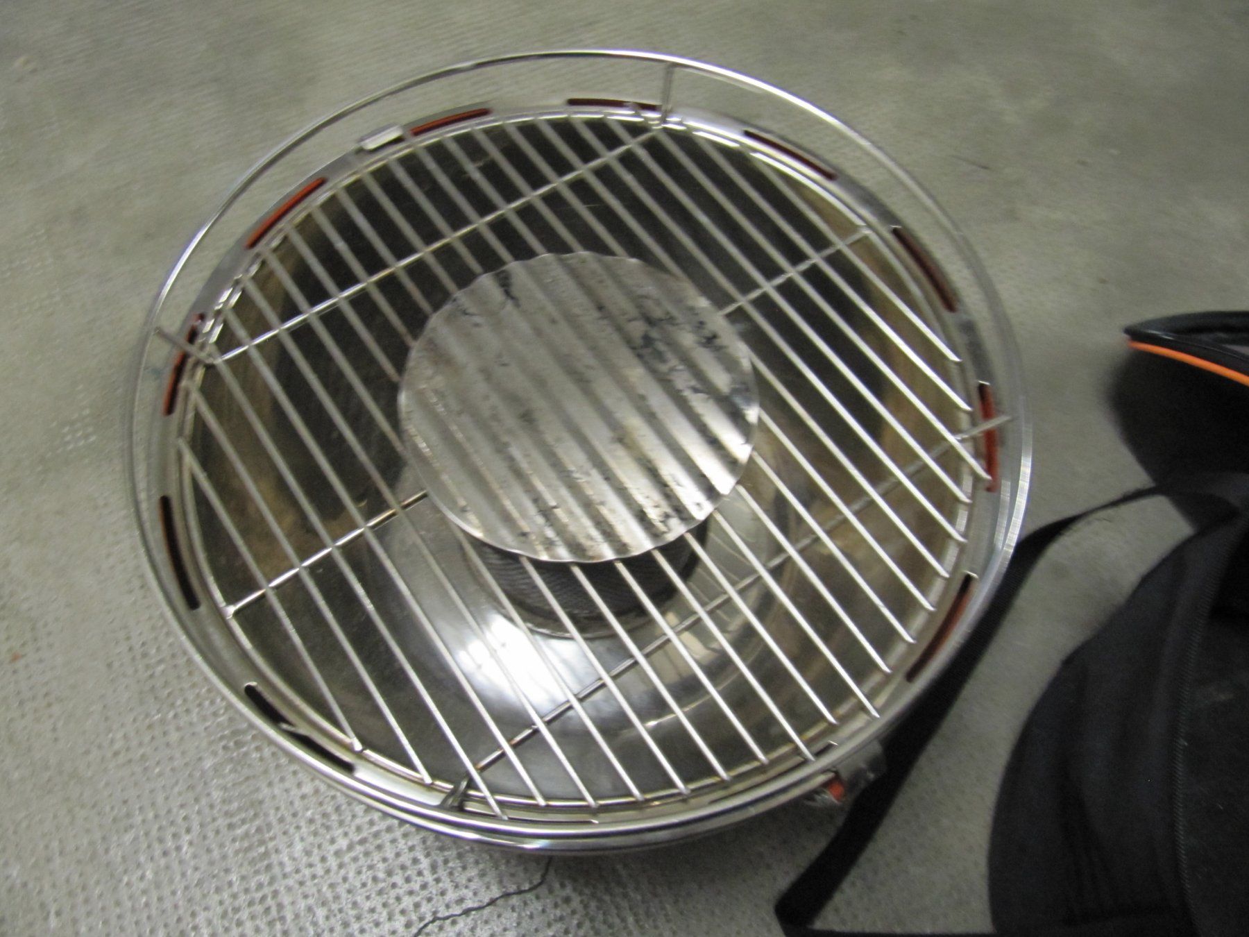 Lotusgrill Griglie: Lotus Grill mit Tasche – Usato da Basel venduto da stefan4057 3