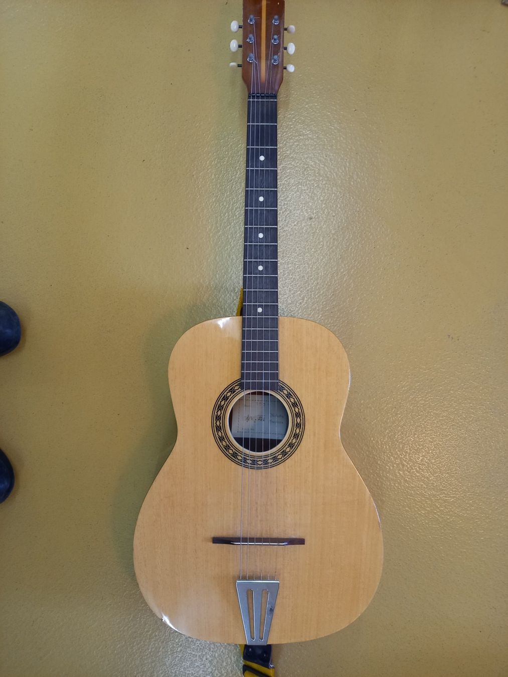 Musikinstrumente: Gitarre – Gebraucht aus Biglen von BrockenhausGruenspan