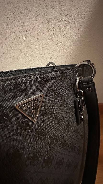 Taschen für Damen: Grosse Guess Tasche  – Gebraucht aus Berg SG von ACDS 1