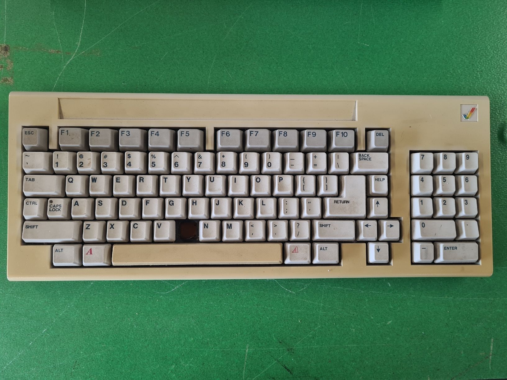 Commodore PC: Commodore Amiga 1000, mit Originalverpackung und Zubehör – Usato da Derendingen venduto da CompiDD 3