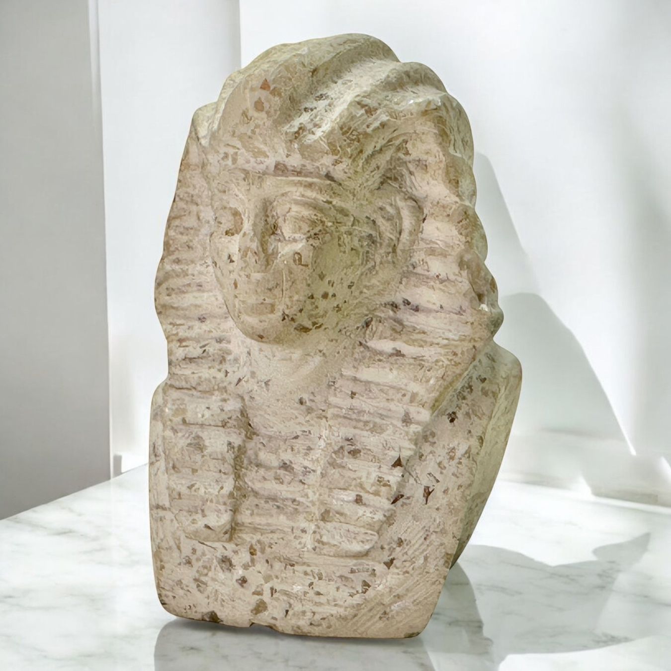 Sculptures & Statues: Buste en pierre de Tutankhamon, sculpture égyptienne. – D'occasion à Morges par Auct