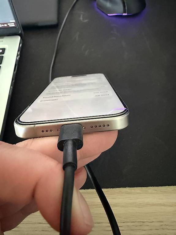 Telefoni cellulari / Smartphones: iPhone 15 Pro 256GB – Usato da St. Urban venduto da Fin_d2jv 1