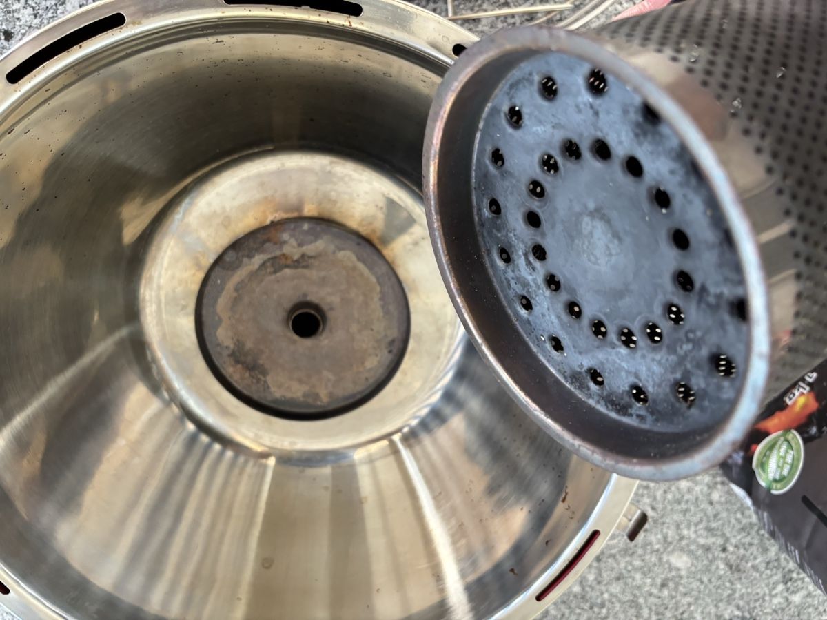 Grills: Lotus Holzkohlegrill – Gebraucht aus Büron von Singer19 3