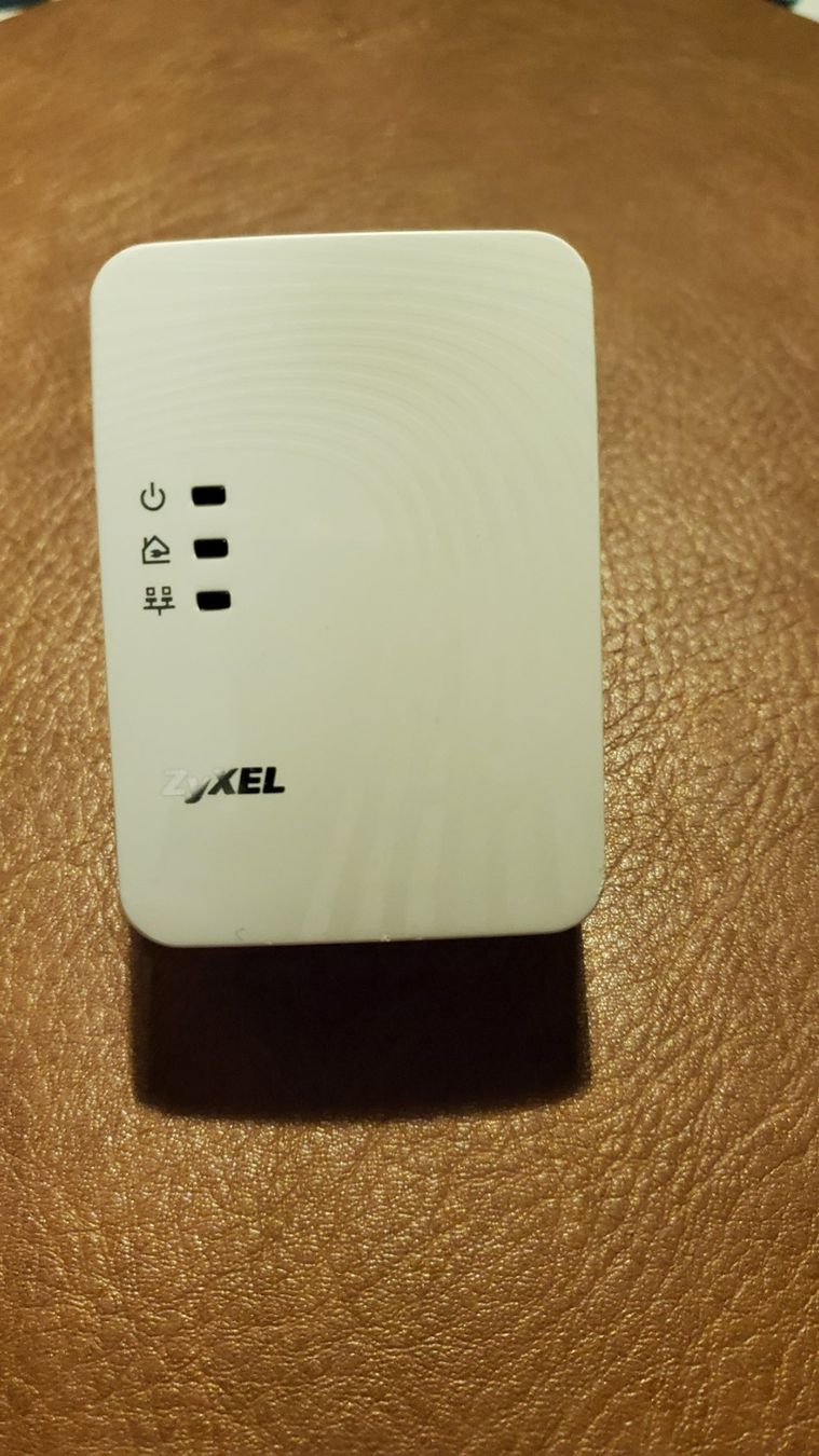 Zyxel Laufwerke & Adapter: ZyXEL 500 Mb/s Powerline Adapter – Gebraucht aus Courtaman von Silb 1
