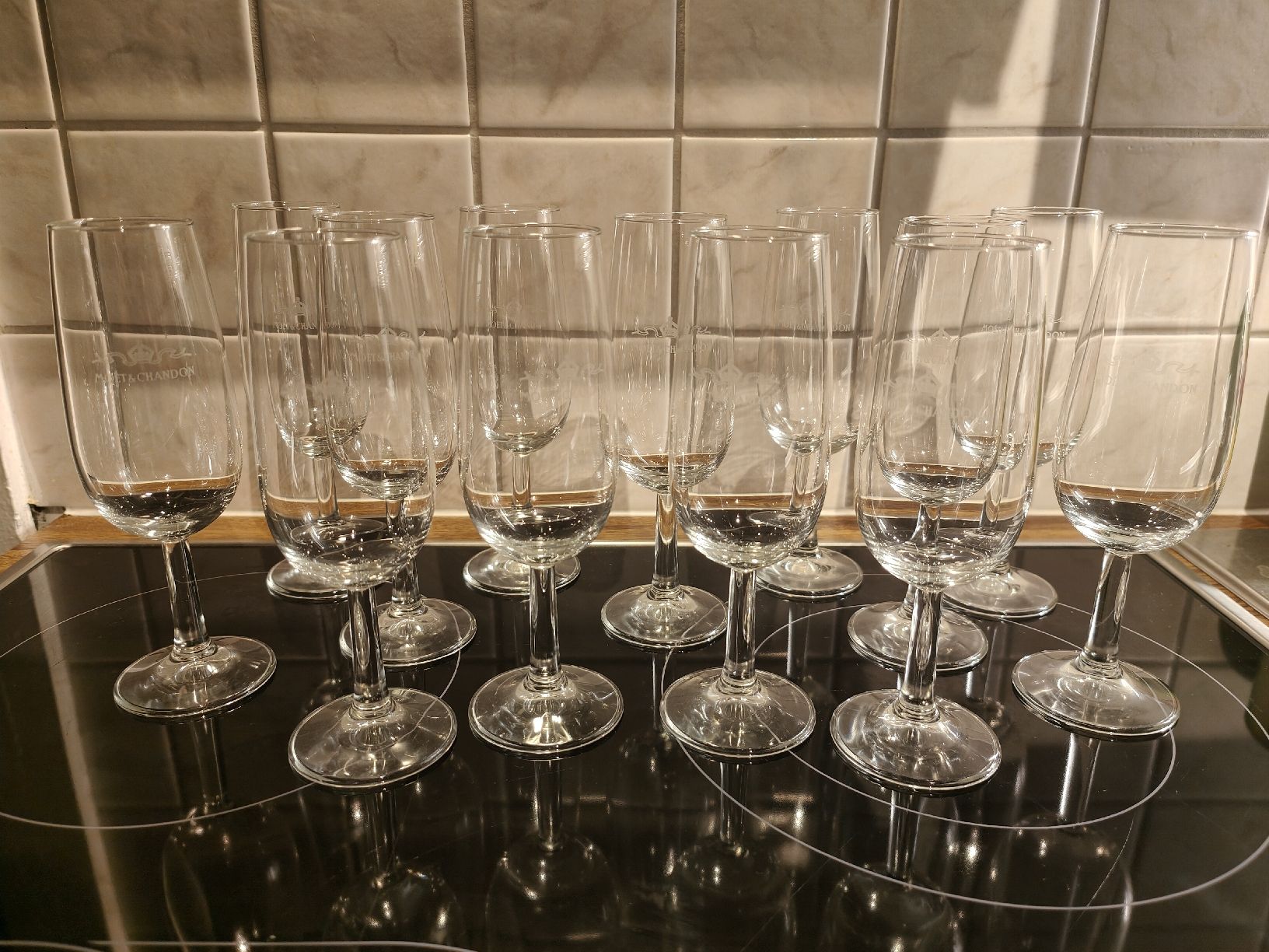 Gläser: 13 Champagner Gläser von Moët & Chandon – Gebraucht aus Einsiedeln von RaphaelSimeon