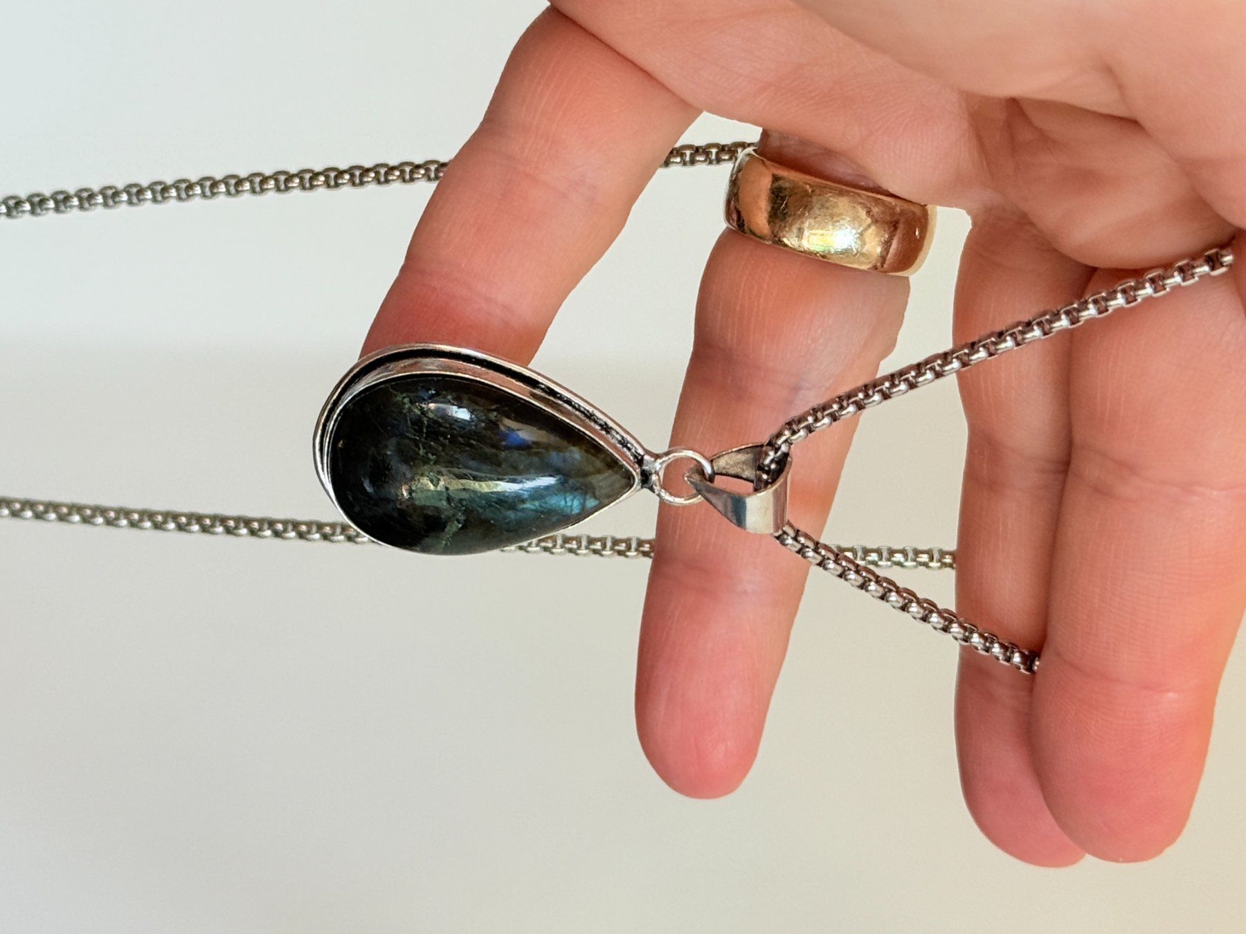 Catenine: Collier vintage avec pendentif pierre Labradorite – Nuovo e nell'imballaggio originale da Genève venduto da AWWA 4