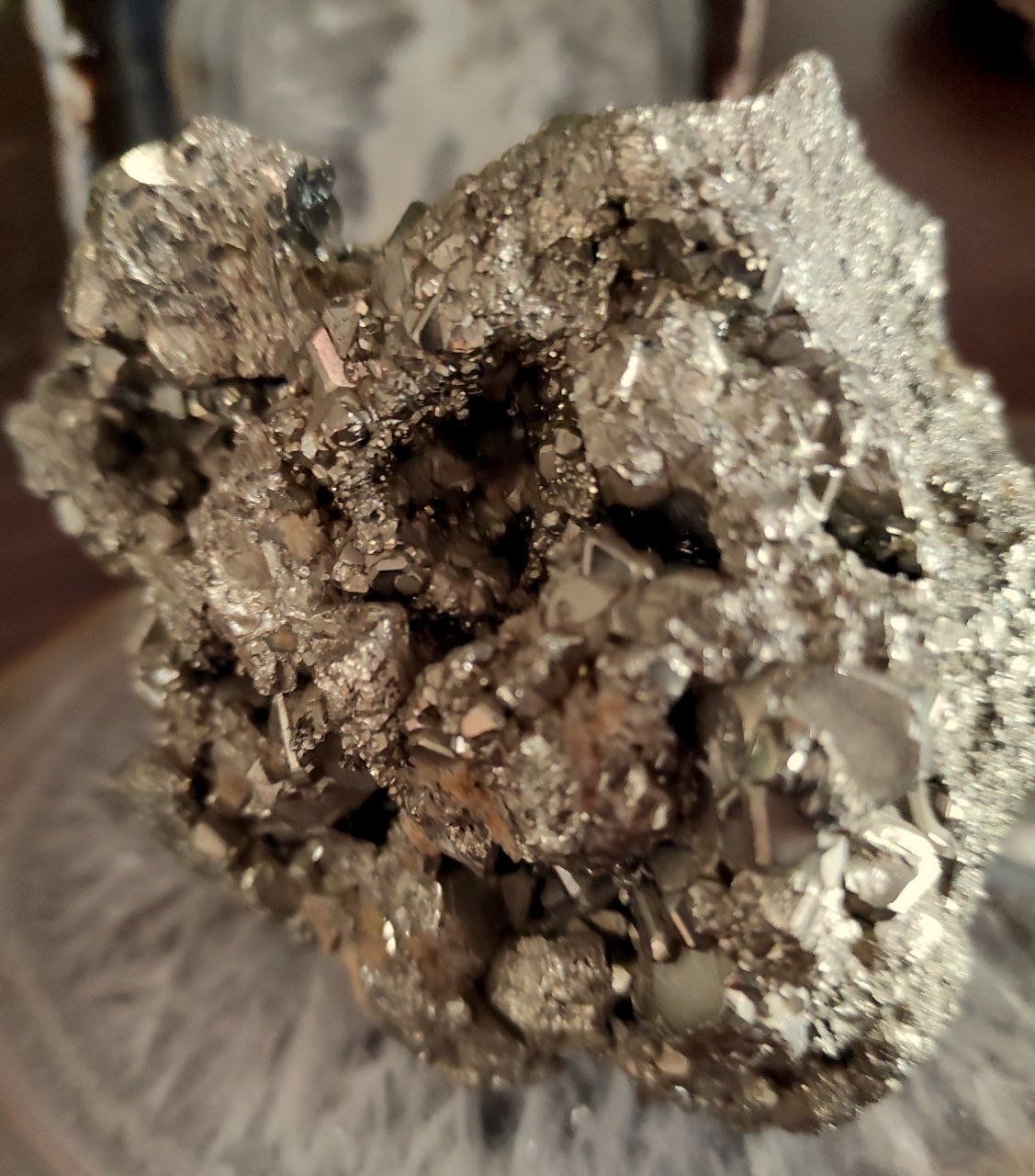 Mineralien & Heilsteine: GOLDENER PYRITSTEIN, GROSS, ECHT,  980 G. – Neu (gemäss Beschreibung) aus Weiningen ZH von actera 6