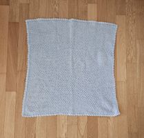 Handgestrickte Babydecke, hellblau, kuschelig warm