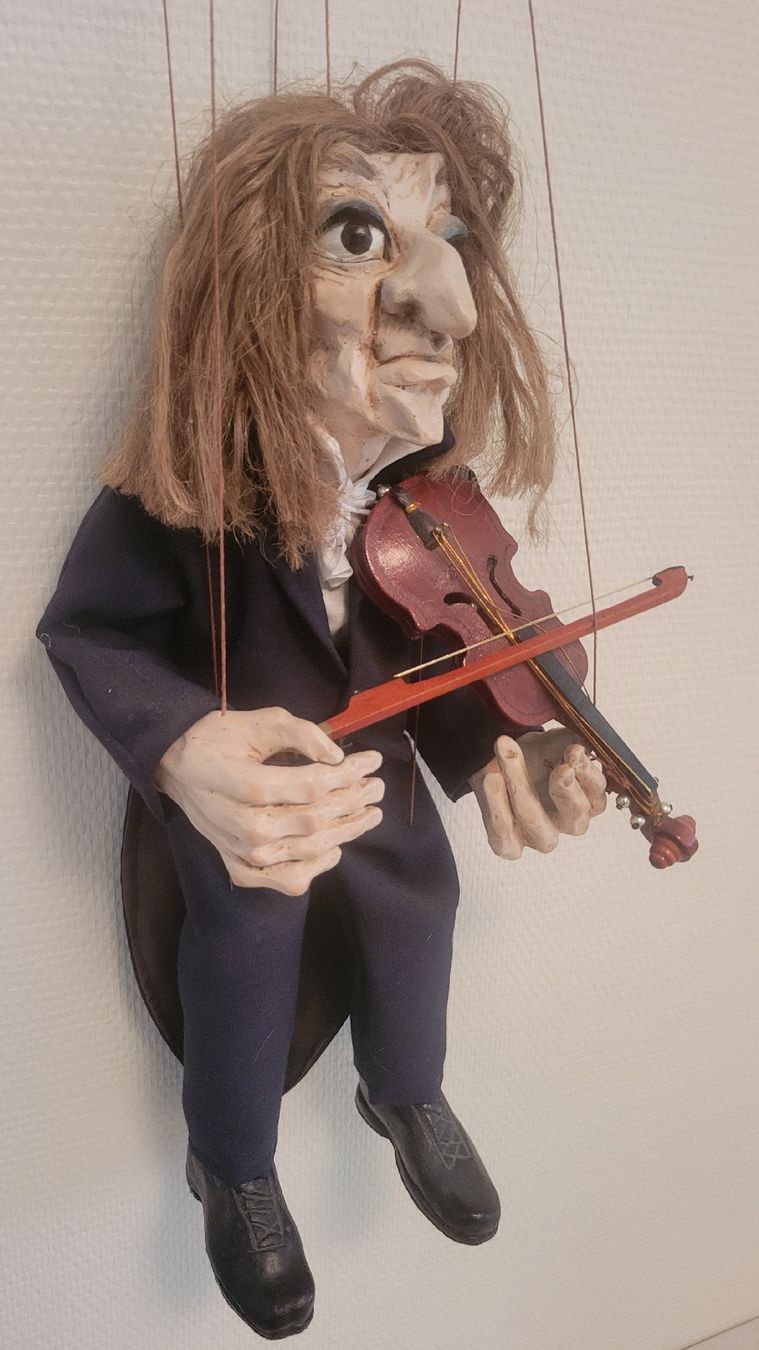 Statuette: Handgefertigte Marionette - der Geiger – Nuovo (secondo la descrizione) da Honau venduto da p.dubach