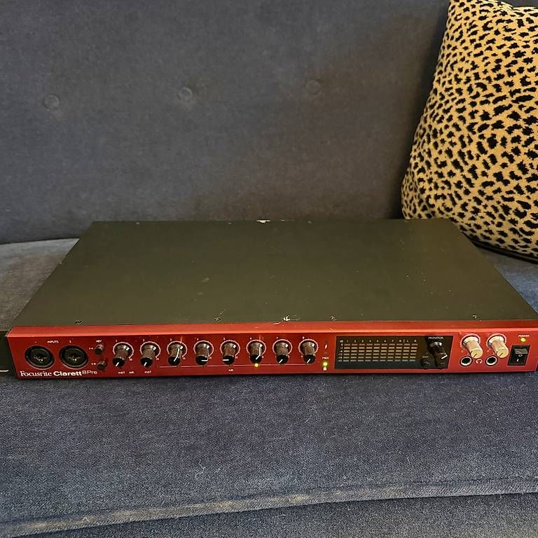 Focusrite Equipement studio: Focusrite Clarett 8Pre Thunderbolt Audio Interface – D'occasion à Luzern par Taxi.Vader 1