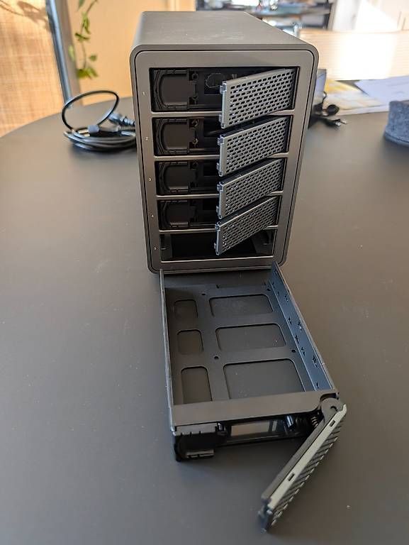 Custodie: Yottamaster 5-Bay USB-C Festplattengehäuse, 10Gbps – Usato da Zunzgen venduto da MforM 2