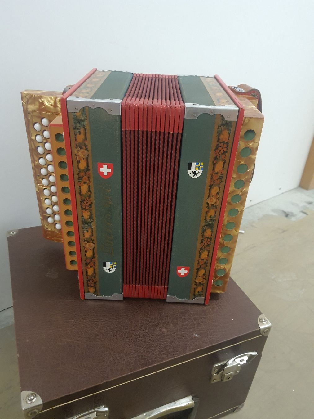 Instruments de musique: zugerorgeli ton B  – D'occasion à Pont-de-la-Morge par Mirabelle0 1