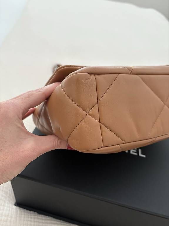 Sacs femmes: Sac CHANEL 19 Camel – Neuf avec emballage d'origine à La Chaux-de-Fonds par kim_6hn7 2