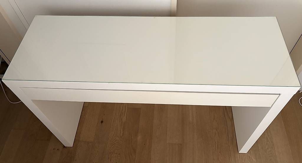 Tavoli da trucco: IKEA MALM Schminktisch mit Glasplatte zu Verschenken – Usato da Fruthwilen venduto da flo_p2hn 1