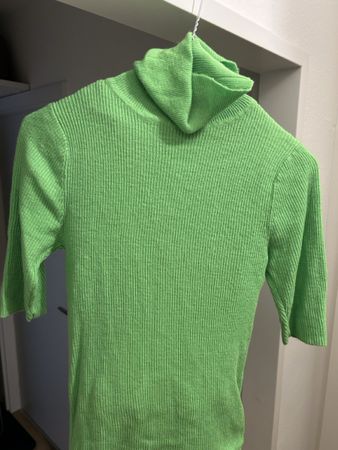 Beautiful and sexy Bright Green Ribbed Knit Sweater