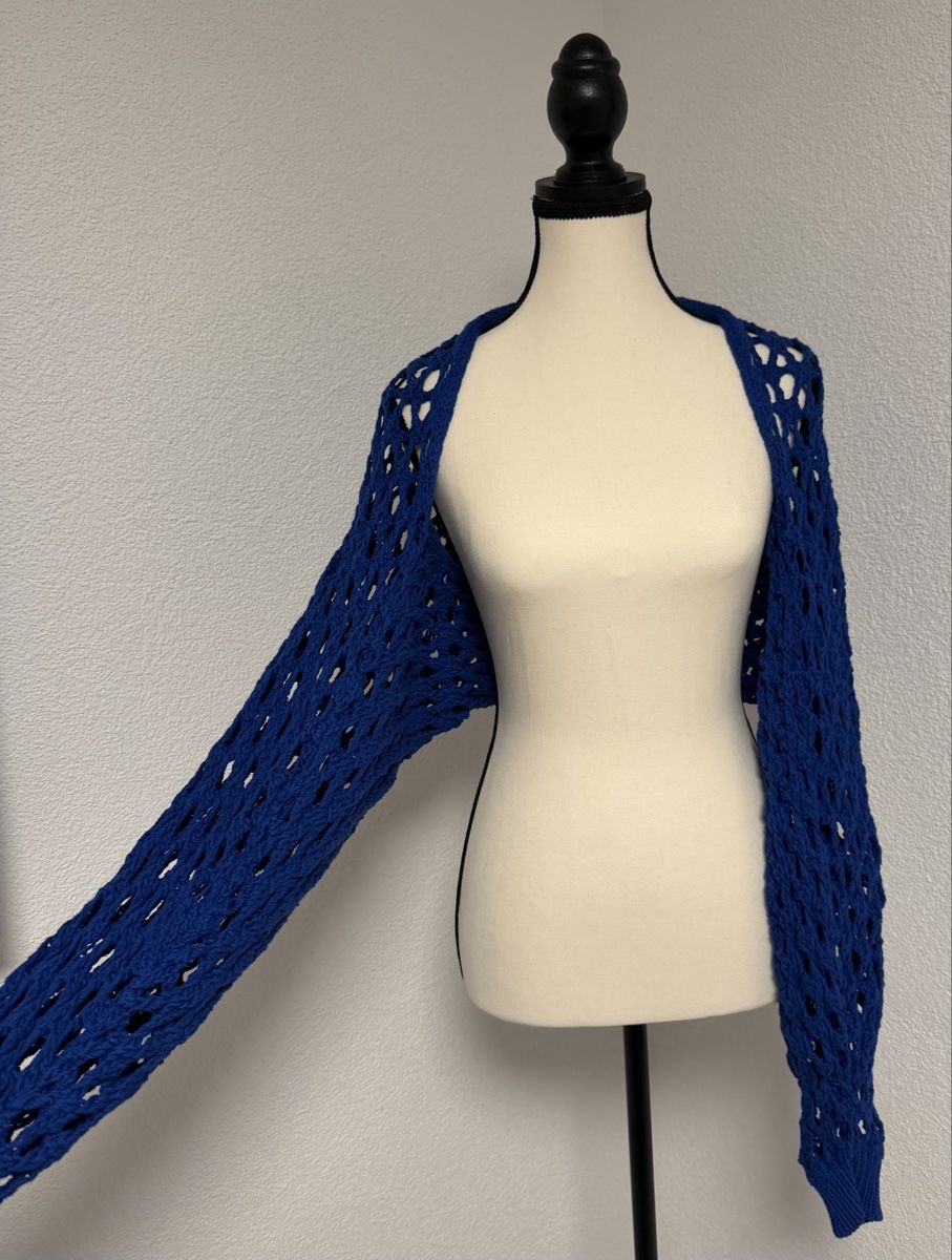 Pullover & Sweatshirts: Blauer Häkel-Cardigan – Gebraucht aus Rorschach von Tara234 1