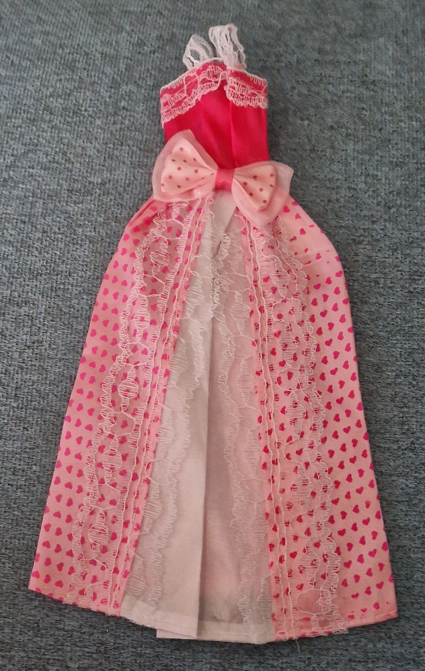 Bambole: Robe pour Barbie – Usato da Couvet venduto da Pioune