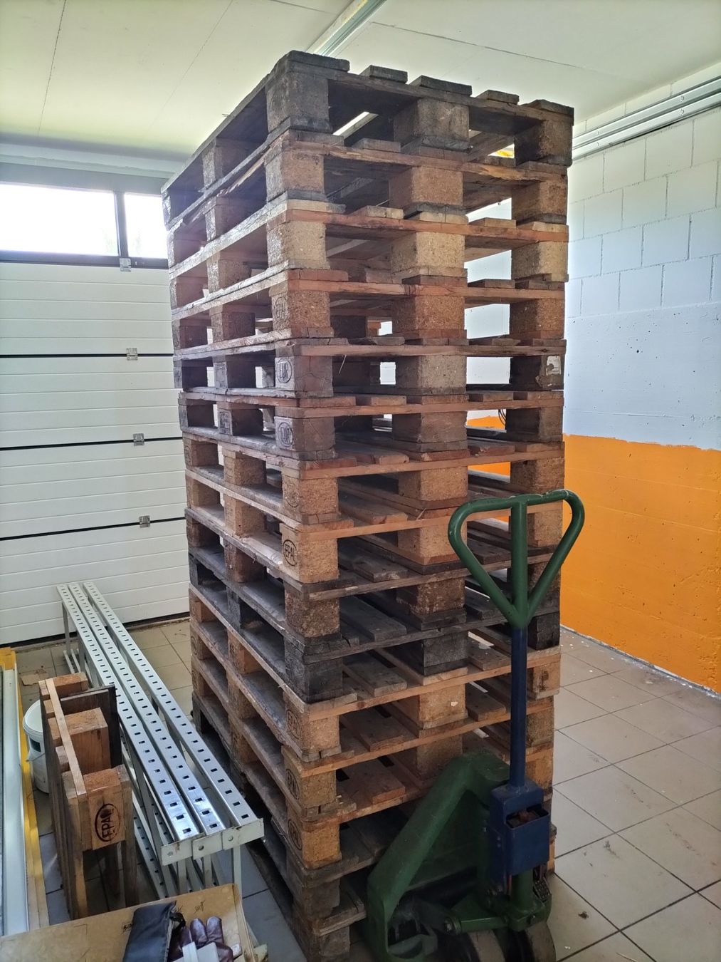 Palettes: Paletten 15 Stück – D'occasion à Reinach AG par Hembrug 1
