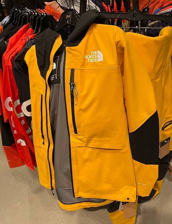 Vestes: The North Face GORE-TEX Ski Jacket & Bib Pants Set – D'occasion à Genève par bau_jy7x 4