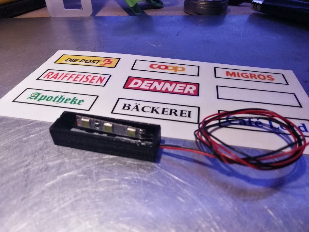 Modellini di ferrovie: Mini-Bausatz Leuchtreklame zweiseitig – Nuovo e nell'imballaggio originale da Luzern venduto da Salefactory 2