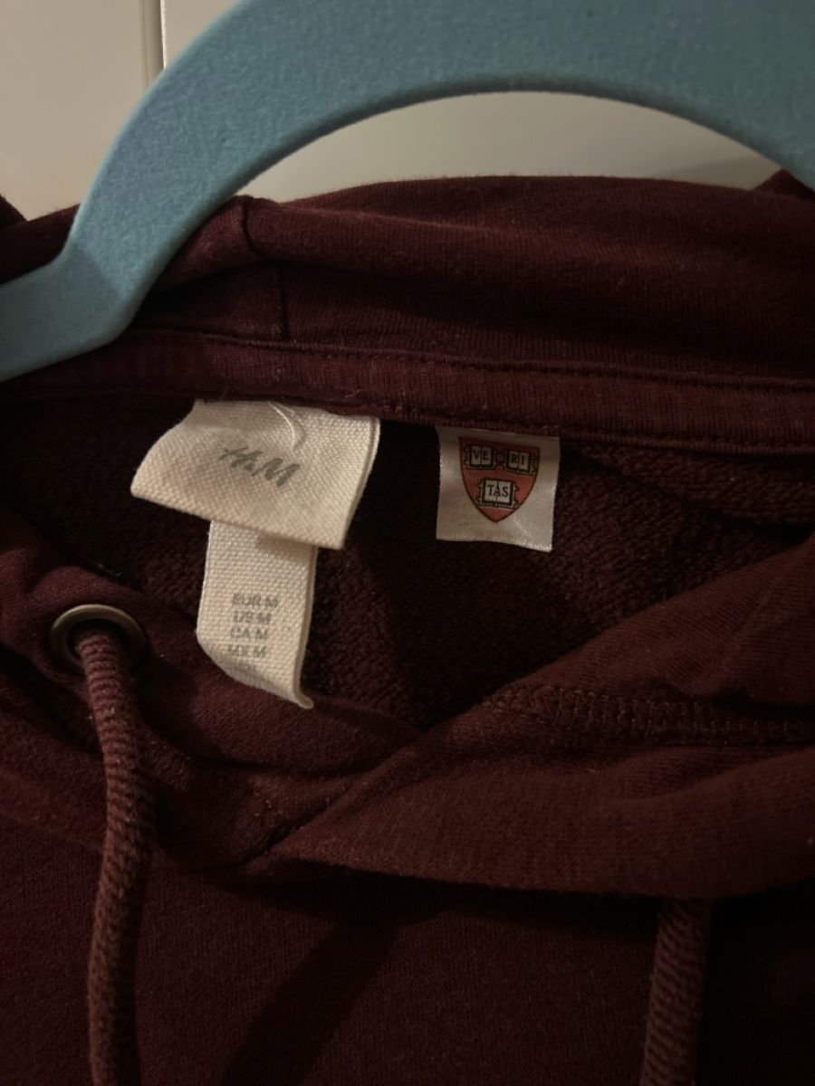 H&M Pullover & Sweatshirts: Harvard Hoodie, bordeauxrot, Grösse M – Gebraucht aus Riehen von S______ 2