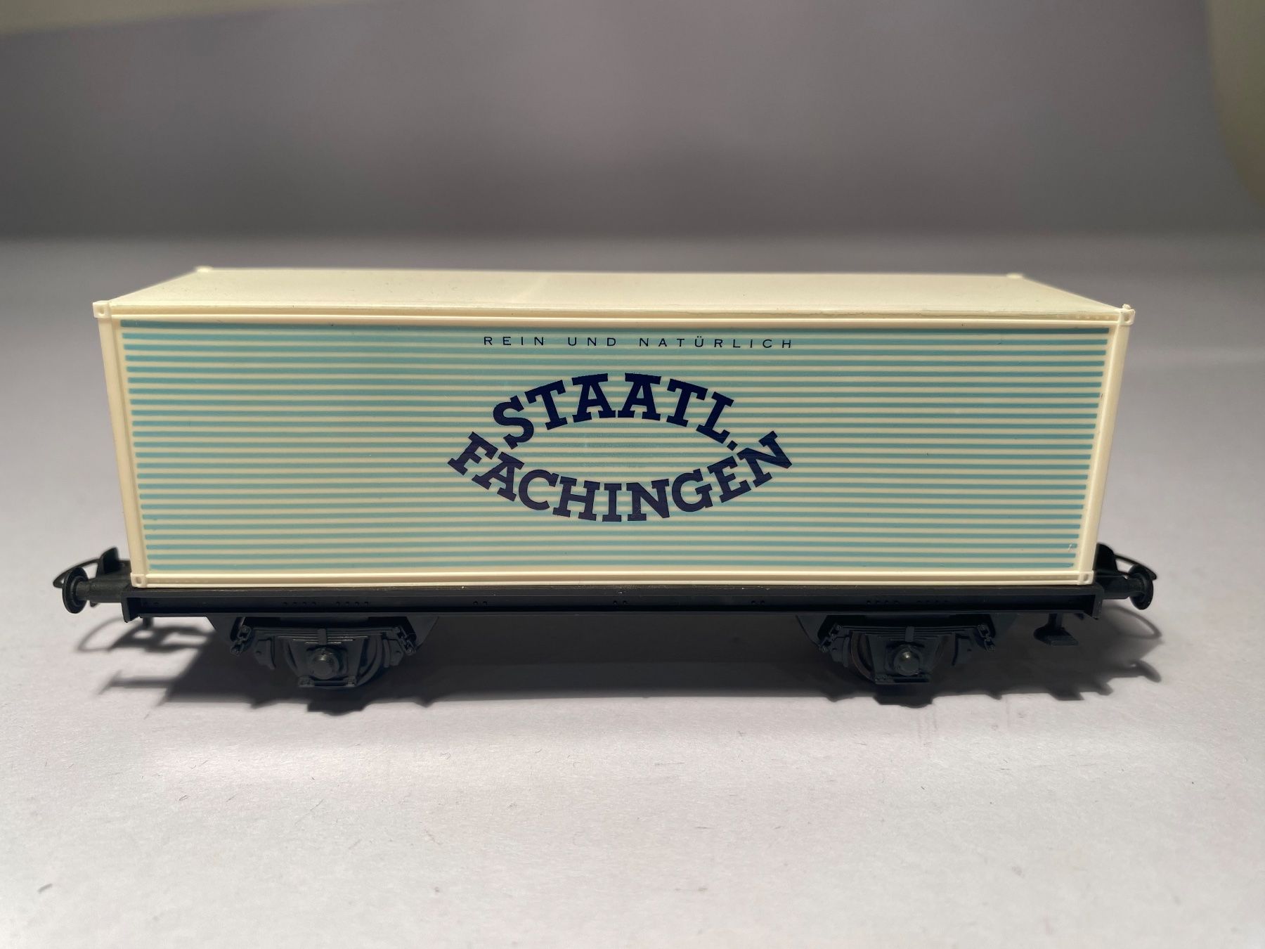 Roco Modellini di ferrovie: Roco Containerwagen STAATL FÄCHINGEN, DC Achsen – Usato da Buchrain venduto da Modellbahn11