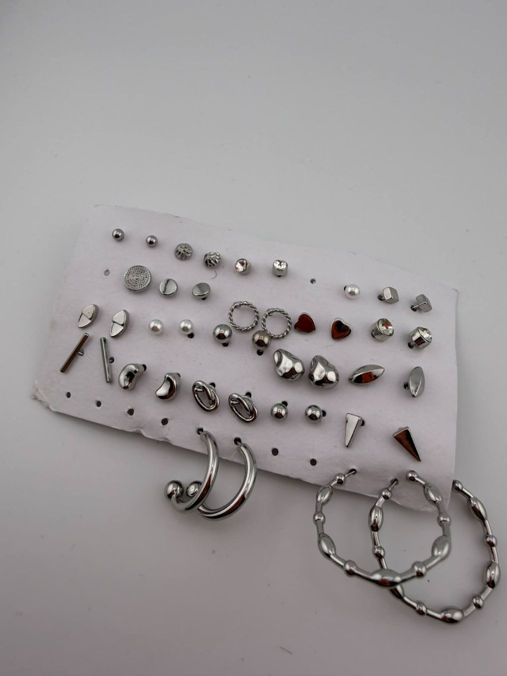 Ohrringe & -stecker: Modeschmuck: Silberfarbene Ohrringe🌸 – Neu und originalverpackt aus Riehen von edu_92w7