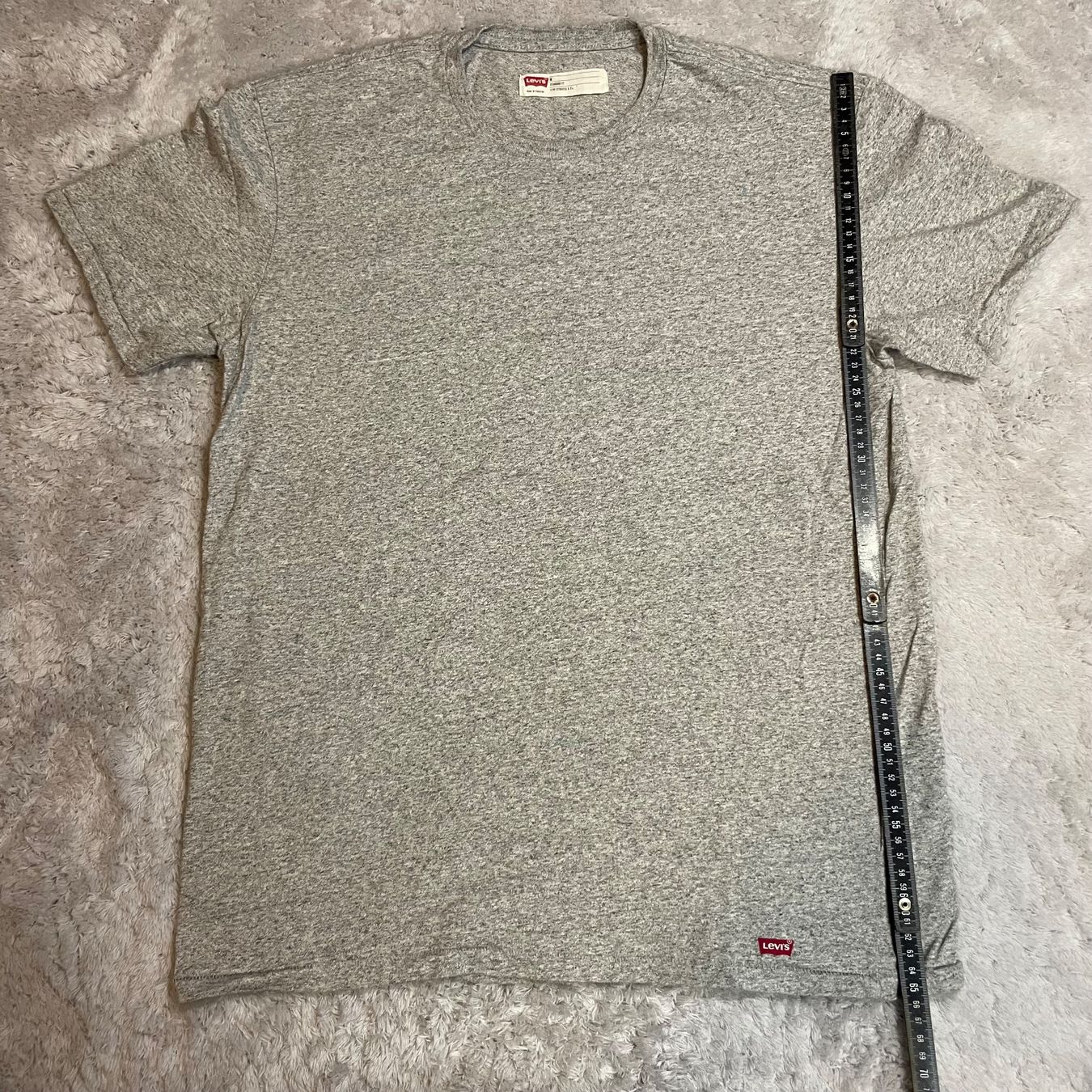 Levi's T-Shirts: Levi's T-Shirt Grau Gr. M Standard Fit Baumwolle – Gebraucht aus Bubikon von SwissSecondLife