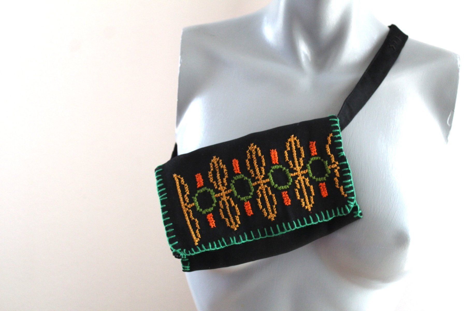 Borse da donna: Vintage Bauchtasche – Usato da Locarno venduto da madame-tus-sauds 1