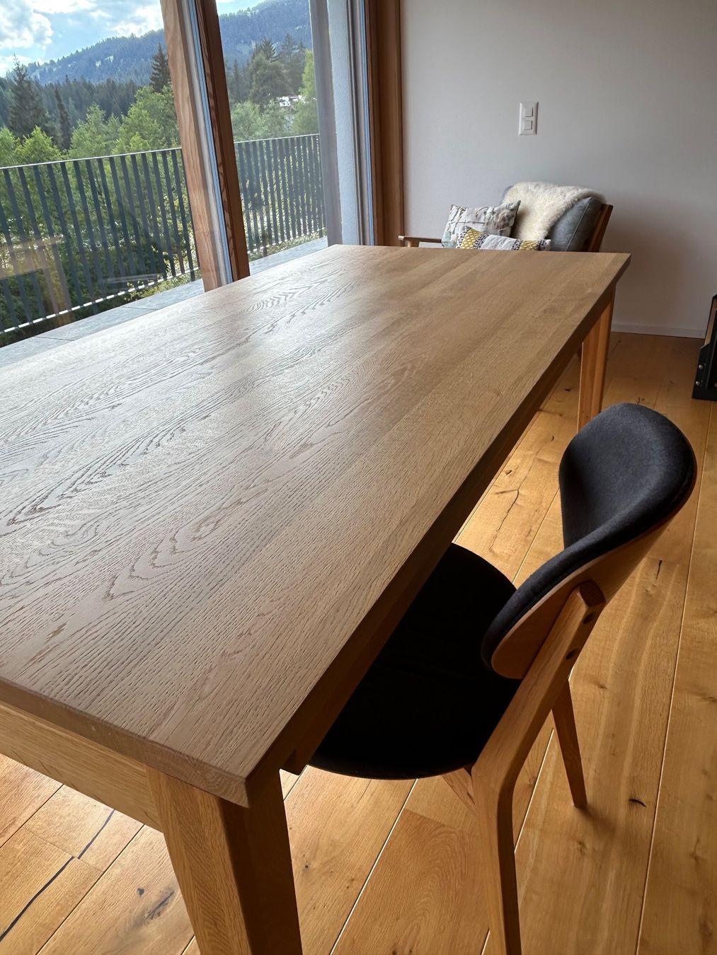 Tables: Esstisch Eichenholz ausziehbar mit 10 Stühlen – D'occasion à Flims Waldhaus par sim_hnr8 1