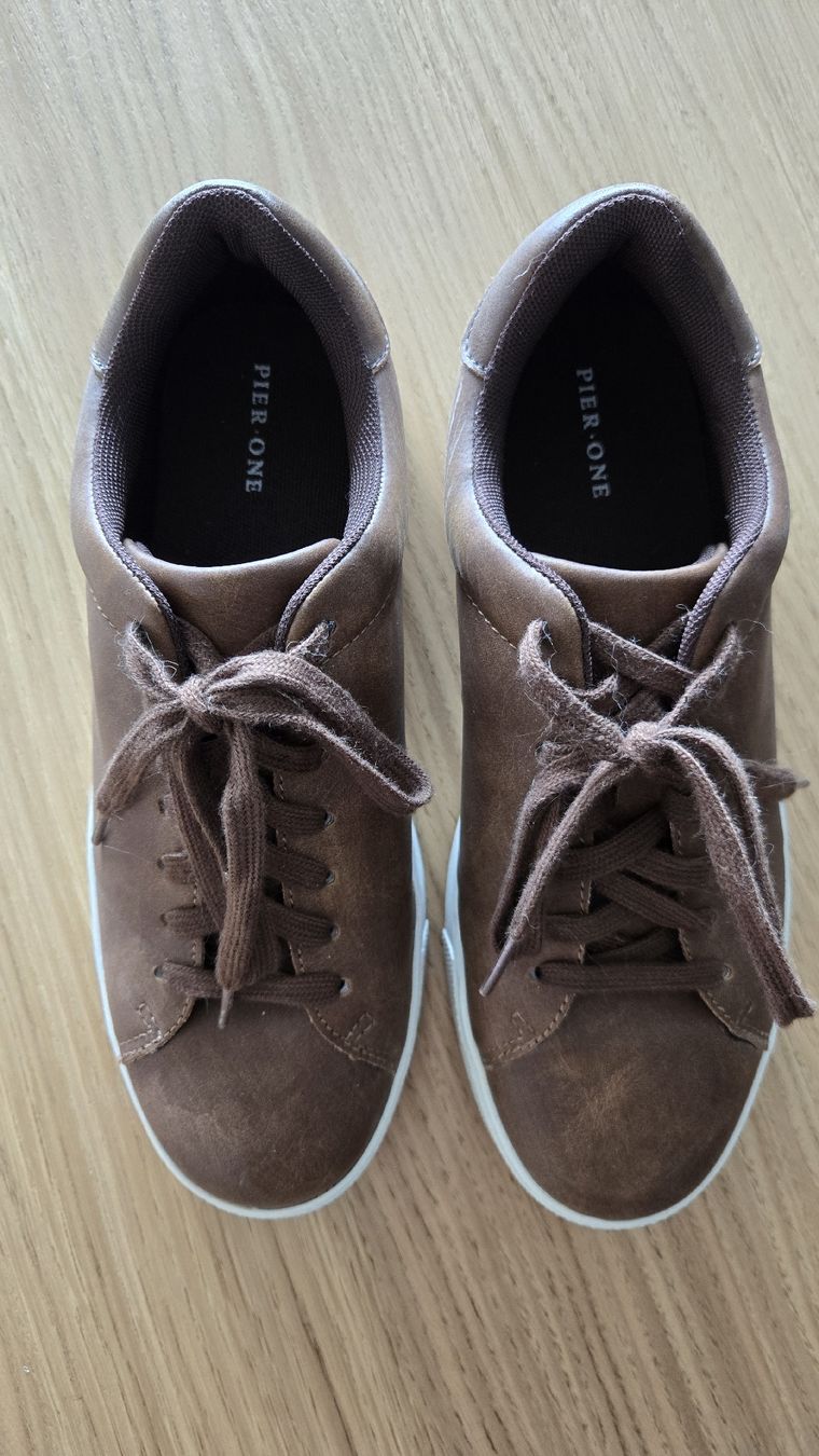 Chaussures femmes: Sneakers – D'occasion à Le Pâquier-Montbarry par Gruyere77