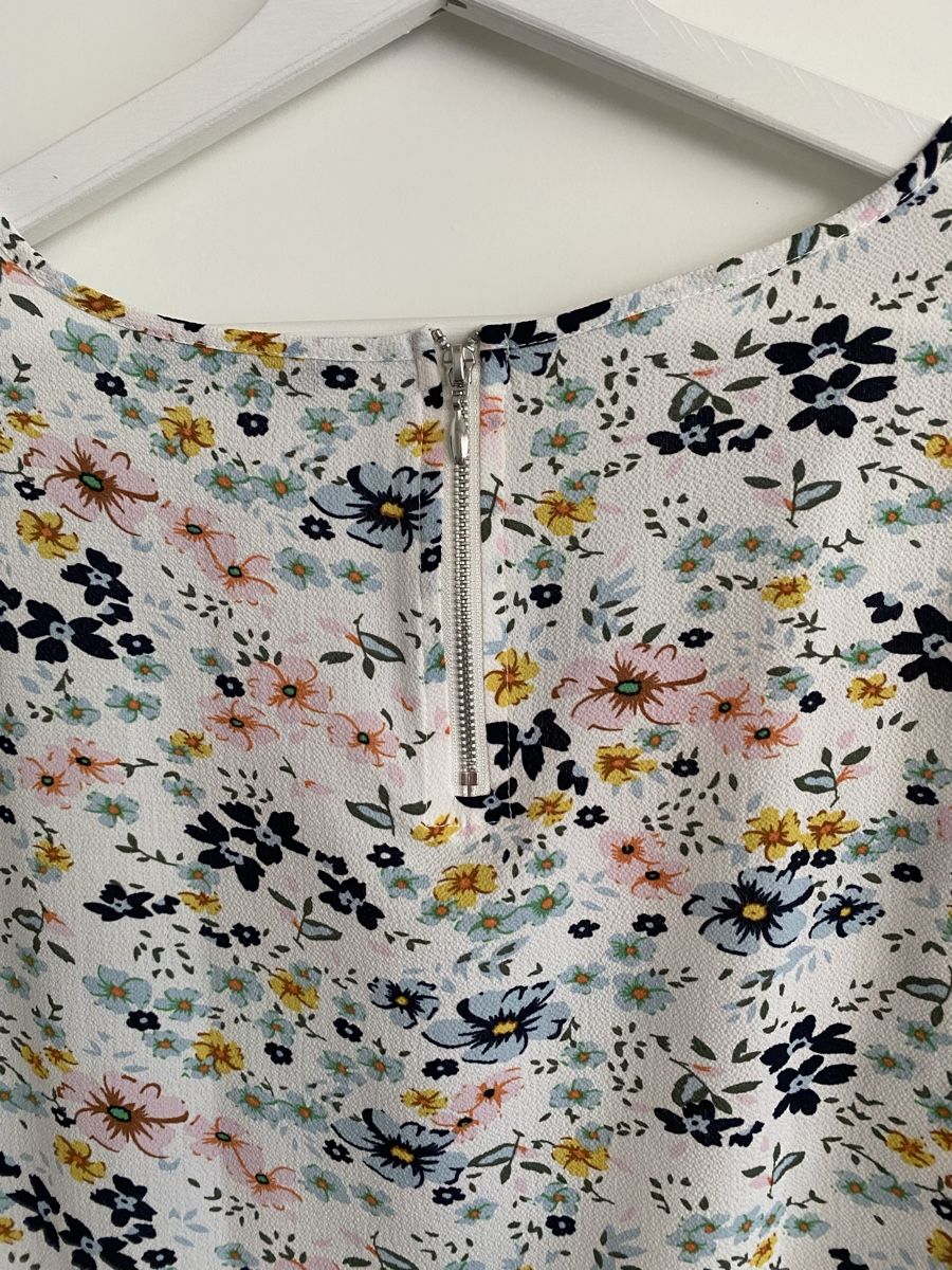 Only Camicette: ONLY Bluse Grösse 40, Blumenmuster, weiss – Usato da Baden venduto da CompraCaro 1