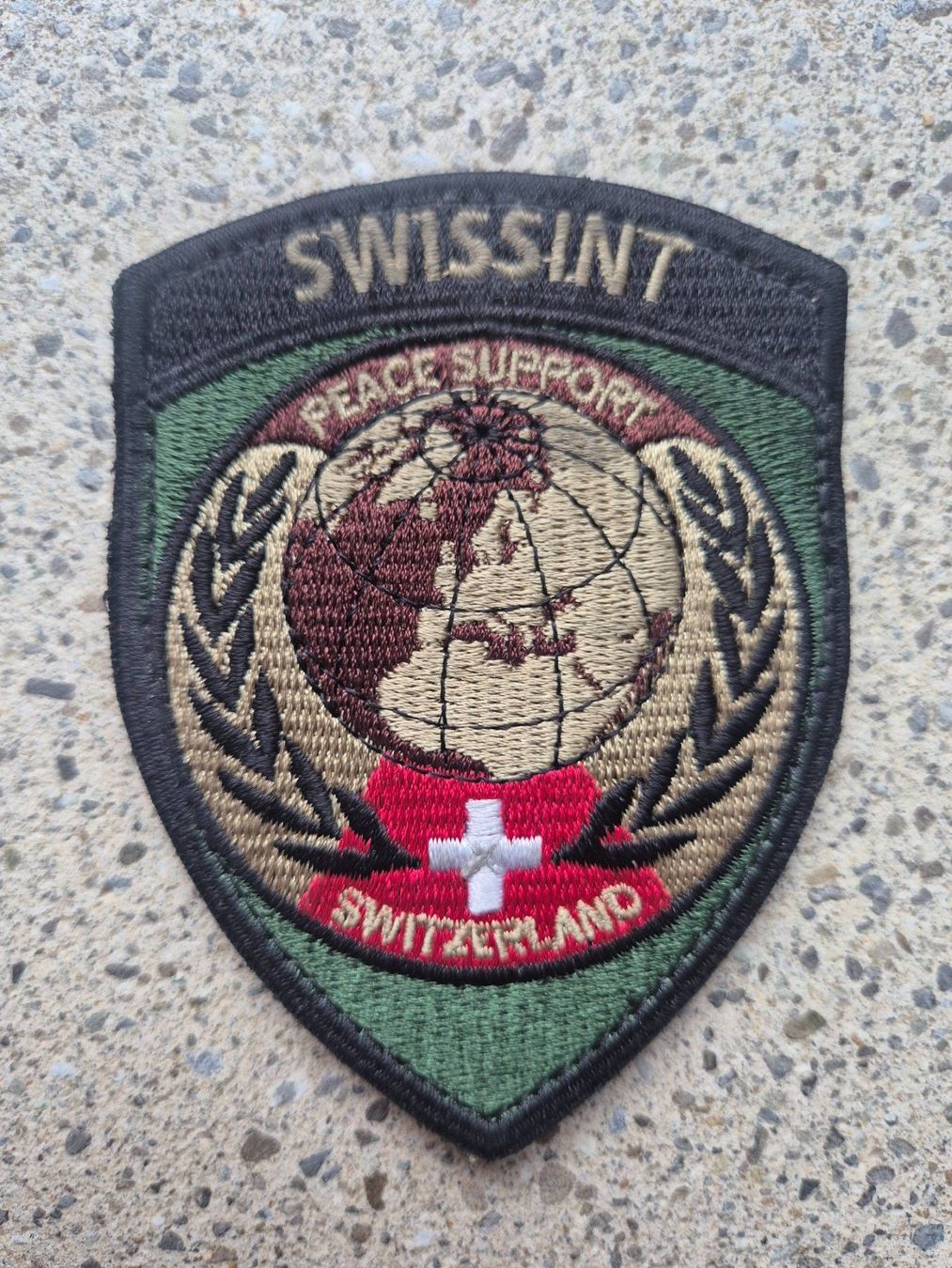 Schweizer Armee Plaketten & Abzeichen: *** Badge Swissint Peace Support mit klett *** – Gebraucht aus Riedholz von fr_sIruP